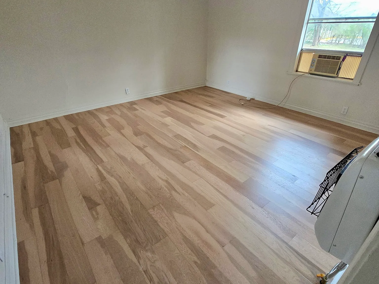 705 SE Adams St — Photo 4