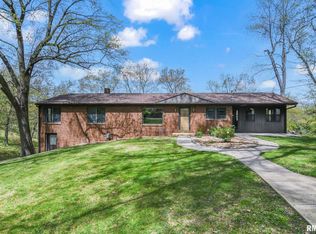 33 W Hazel Dell Ln, Springfield, IL 62703