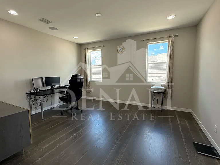 1729 W Myrna Ln — Photo 22