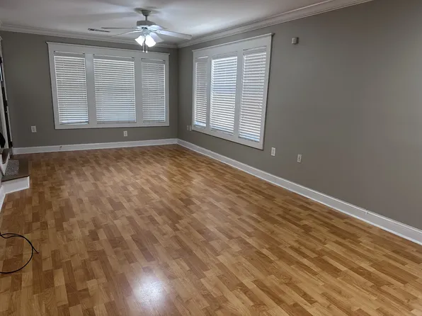 1725 Harvey Mitchell Pkwy S, College Station, TX