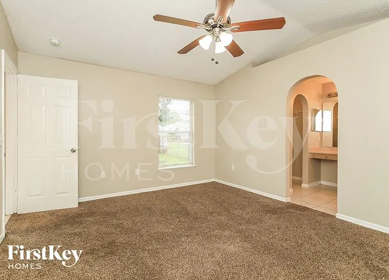 205 Tiffany Ct — Photo 9