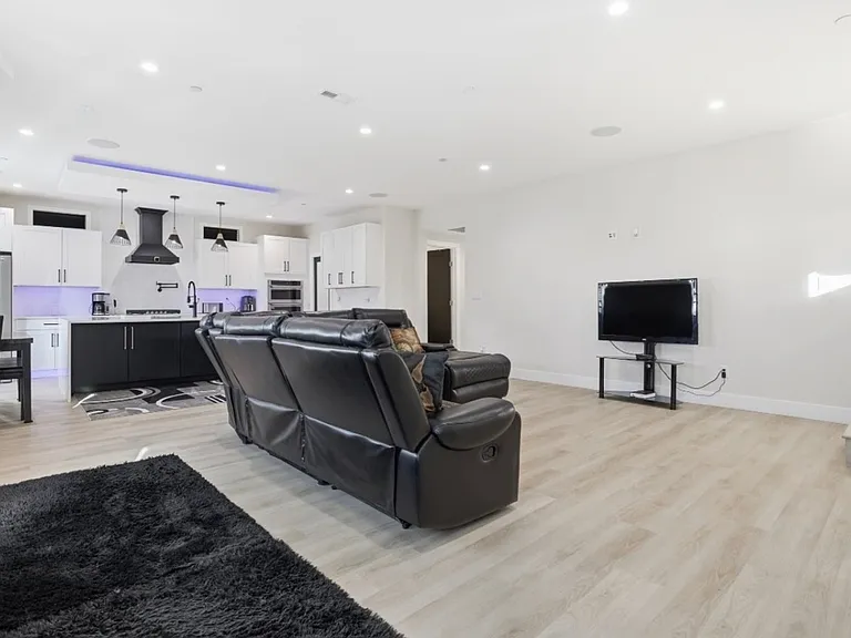 6931 River Dr — Photo 14