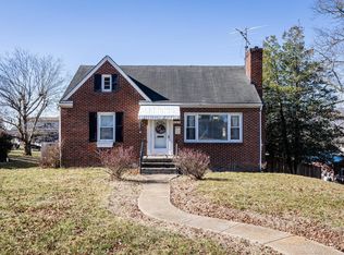 709 6th St, Shenandoah, VA 22849