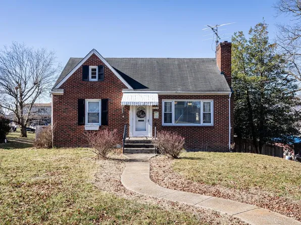 709 6th St, Shenandoah, VA 22849