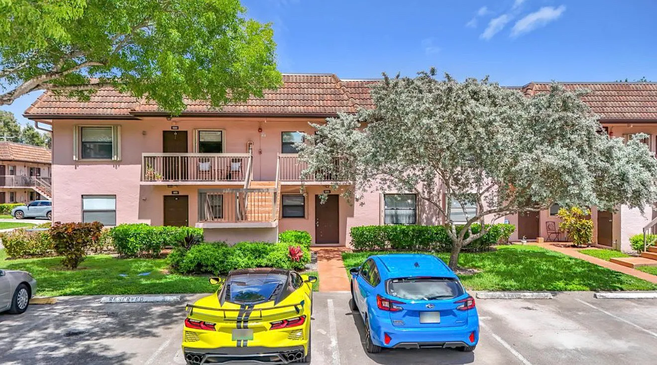 2 bed, 806 sqft, $2,100 — Photo 1