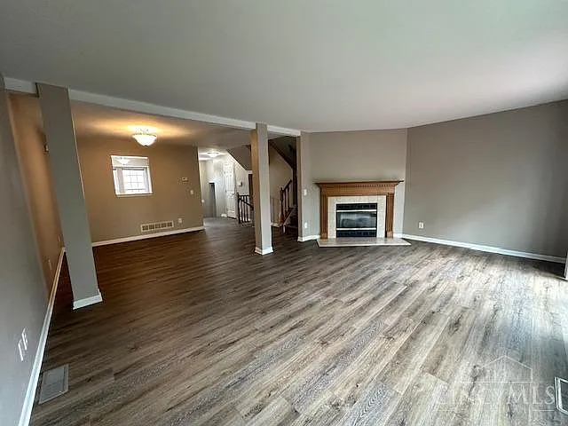 3 bed, 4.0 bath, 2071 sqft, $2,325 — Photo 4