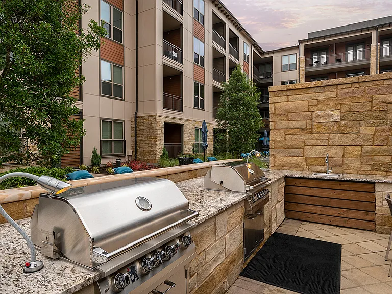 Poolside Grilling and Picnic Area