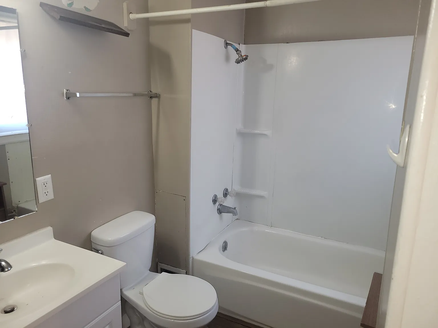 3 bed, 871 sqft, $1,500 — Photo 2