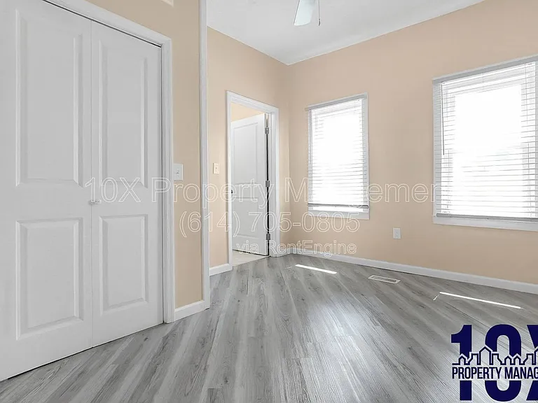 1652 Summit St #A — Photo 19