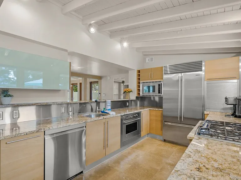 344 Monroe Dr — Photo 23