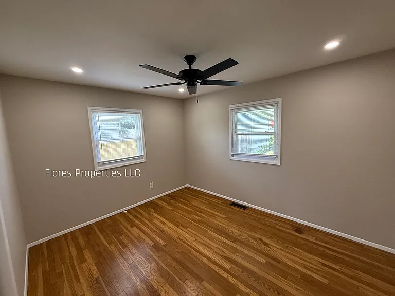 1136 Pauline Ave — Photo 33