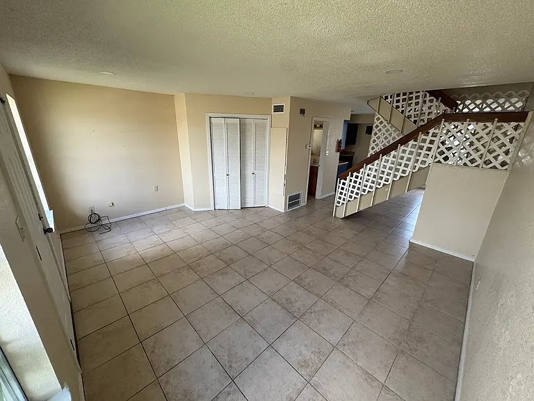 1209 N 77 Sunshine Strip Strip #2 — Photo 5