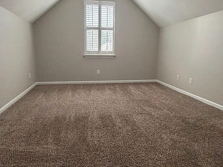 130 Caledonia Dr — Photo 26