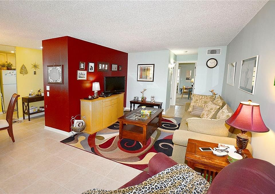 1st image of 65 Woodland Dr