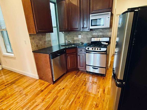 3rd image of 114 E 1st St APT 27