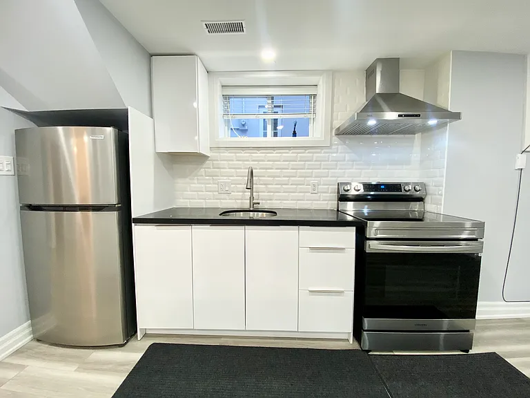 1001 Cosburn Ave #BASEMENT — Photo 7