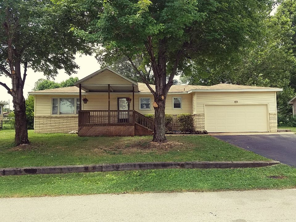 Great family home with 2 car garage