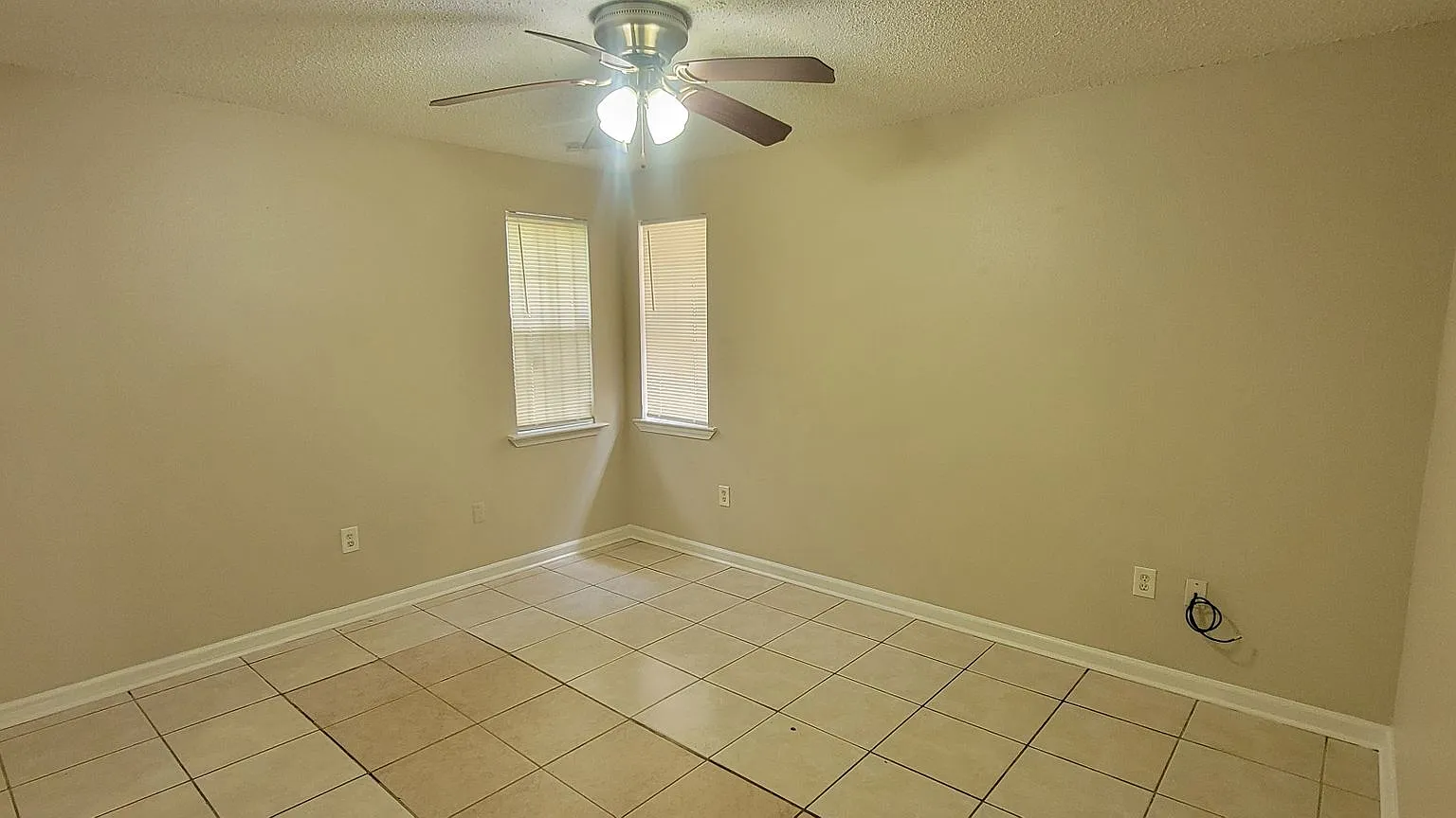 Lovely 3 bedroom 2 bath Townhouse — Photo 4