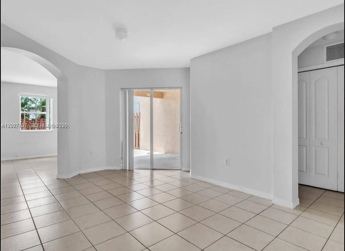 3 bed, 2.5 bath, 1753 sqft, $3,150 — Photo 4