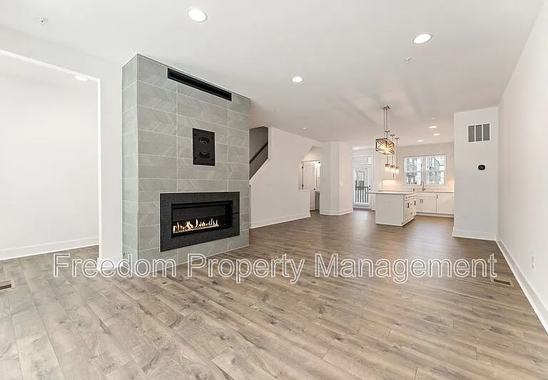 1876 Michael Faraday Dr — Photo 20
