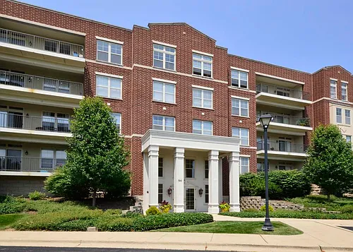 720 Prestwick Ln #504 Photo 1