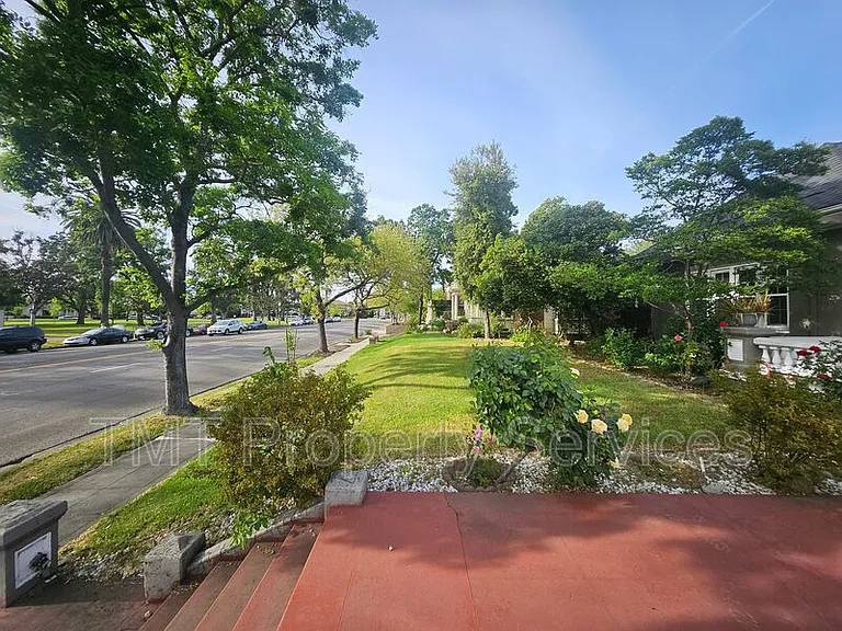 1214 N Pershing Ave — Photo 9