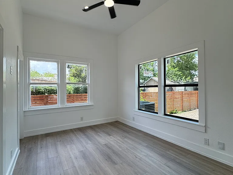 105 Forrest Ave — Photo 14