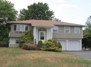 21 Echo Ave, Mount Sinai, NY 11766