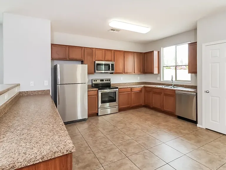 8602 W Wethersfield Rd — Photo 7