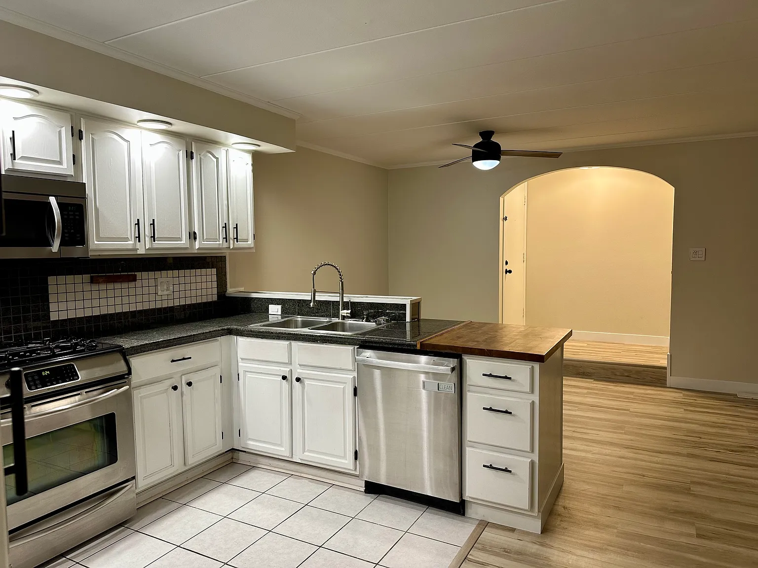 2 bed, 1088 sqft, $2,000 — Photo 4
