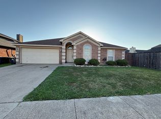 7000 Raven Meadow Dr, Arlington, TX 76002