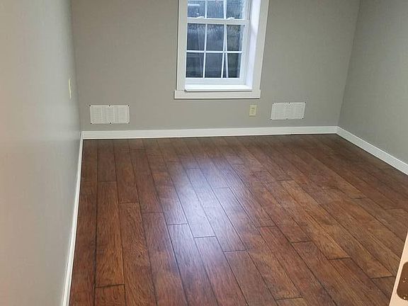 3rd image of 163 Crowl Dr