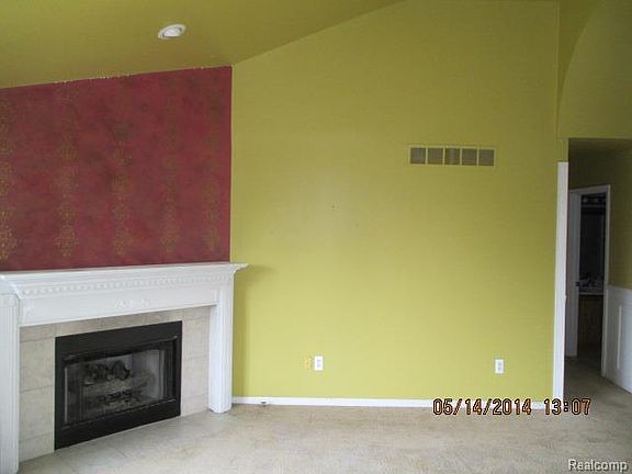 3rd image of 25291 Warren Dr #108