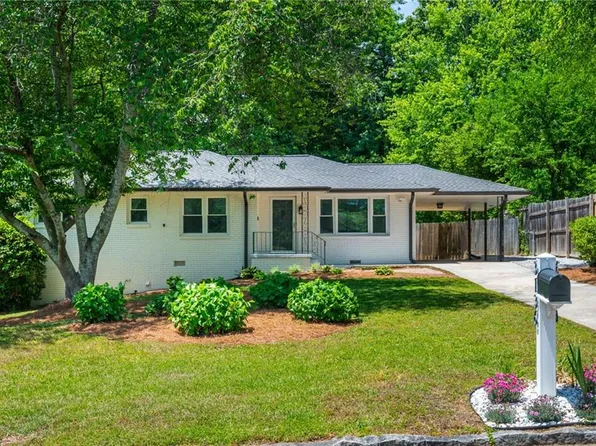 3136 Meadowood Ln, Chamblee, GA 30341
