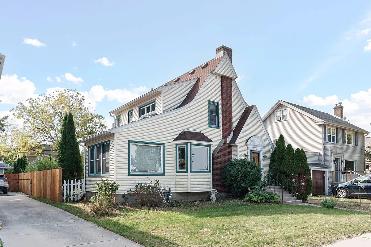 Building Photo - 525 S Shore Dr