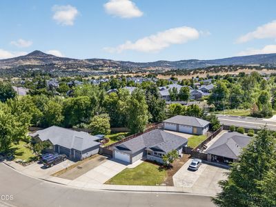 1397 Larson Creek Dr, Medford, OR, 97504