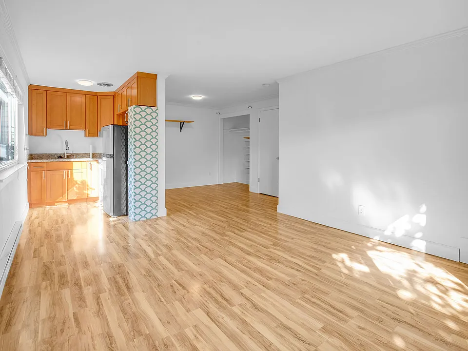 4451 Woodland Park Ave N #2