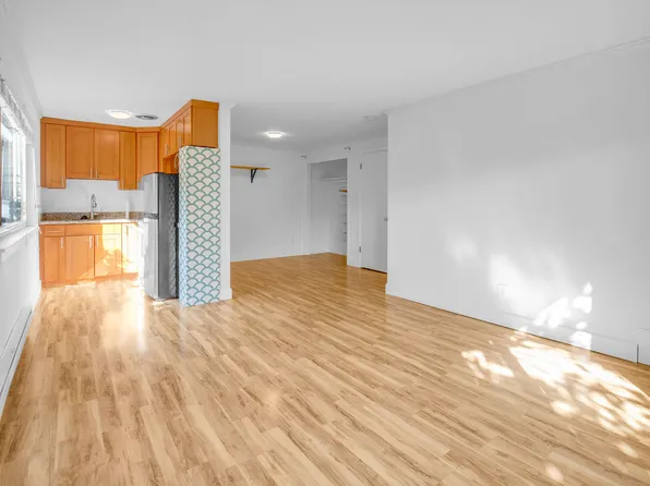 4451 Woodland Park Ave N APT 2, Seattle, WA 98103