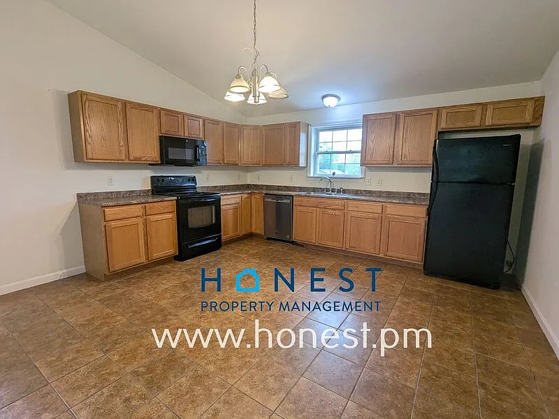 5 Crooker St #2