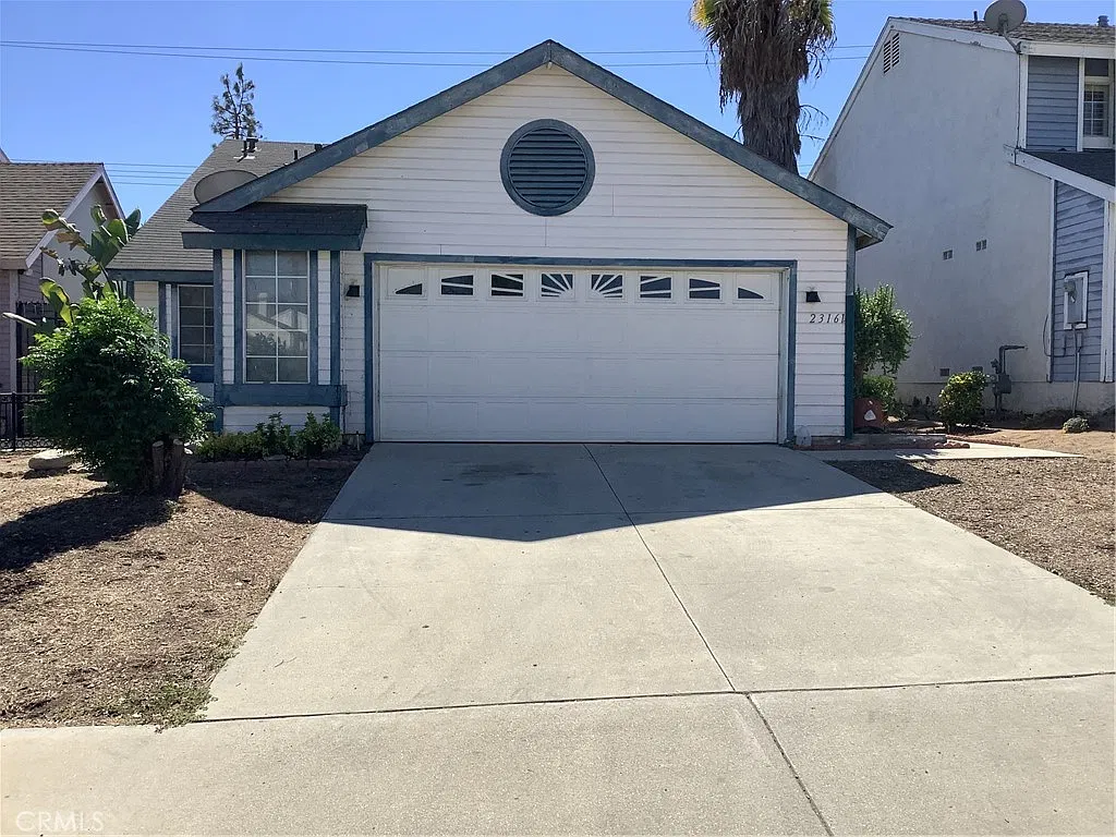3 bed, 1320 sqft, $3,079 — Photo 1