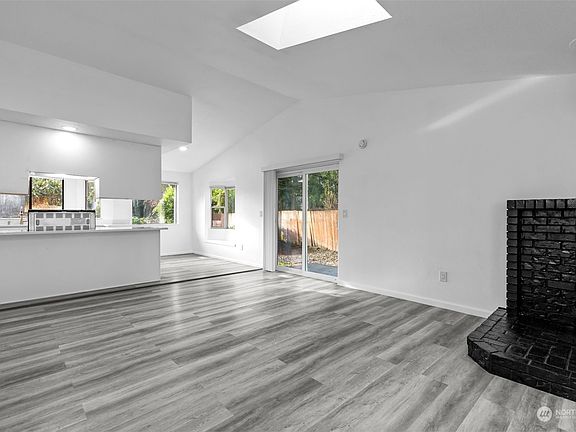 5th image of 10318 75th Avenue E