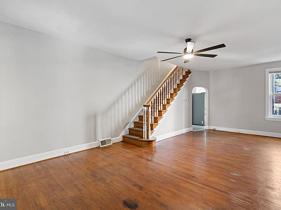 3rd image of 809 S Harrison St