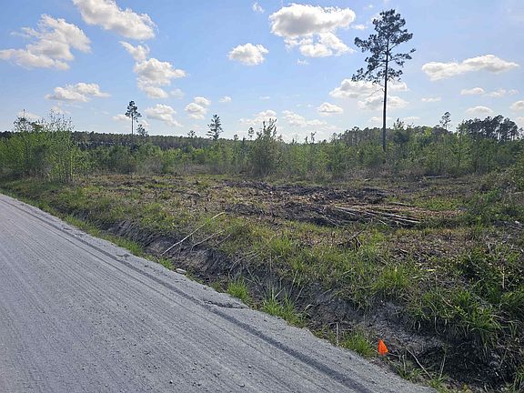 3rd image of 1285 Cheyenne Rd.