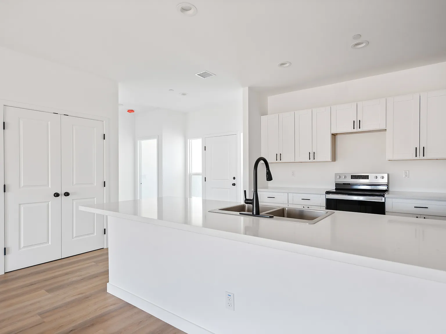 4 bed, 1458 sqft, $2,700 — Photo 3