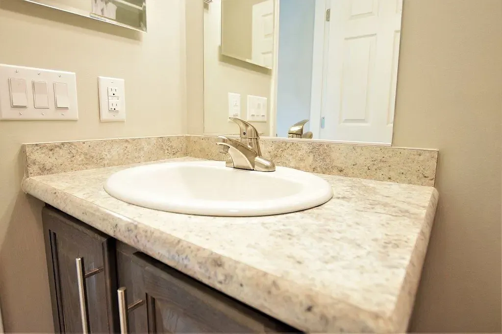 3 bed, 1200 sqft, $2,400 — Photo 3