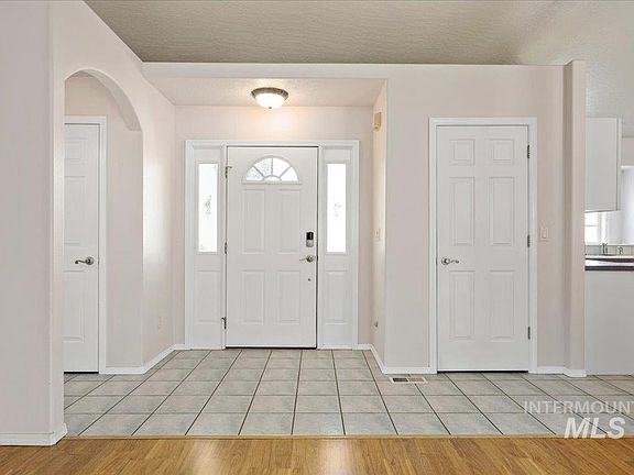 4th image of 2687 E Alpomado St