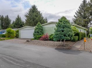 334 NE 32nd St, Newport, OR 97365