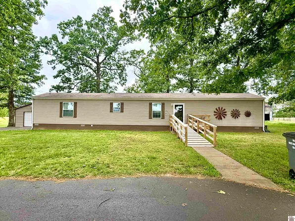 1211 Lawson Rd, Murray, KY 42071