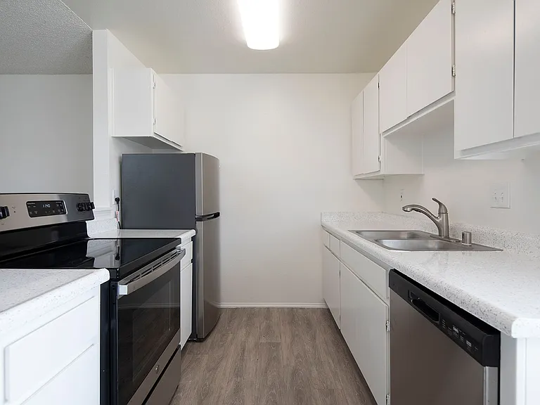 Palm Estates Apartments — Photo 4