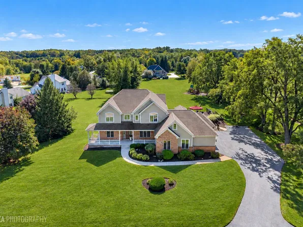 2307 Red Oak Ln, Johnsburg, IL 60051
